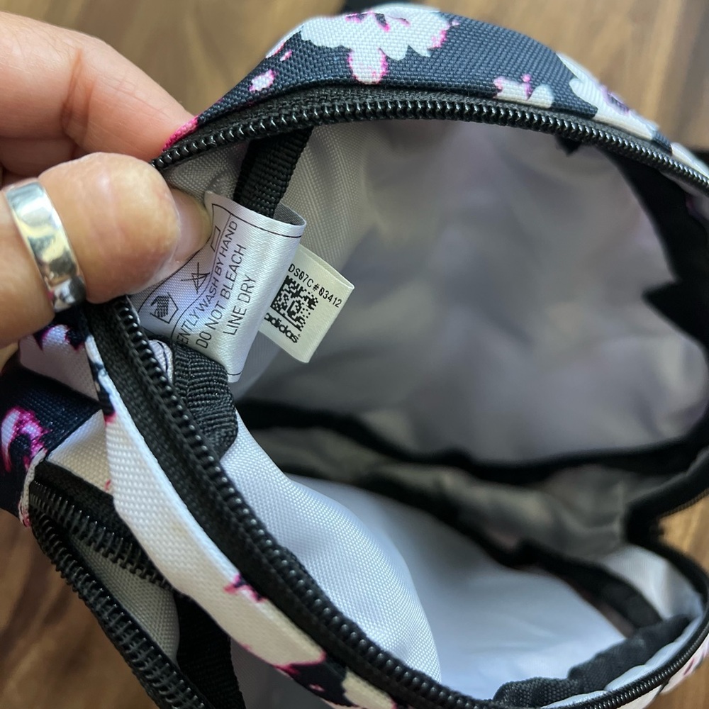 Adidas Hip Bag in Excellent Condition - Picture 4 of 5